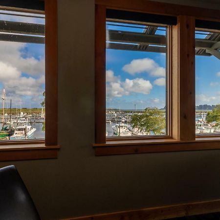 At The Helm Hotel Ilwaco Extérieur photo