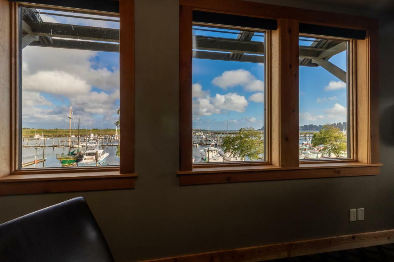 At The Helm Hotel Ilwaco Extérieur photo