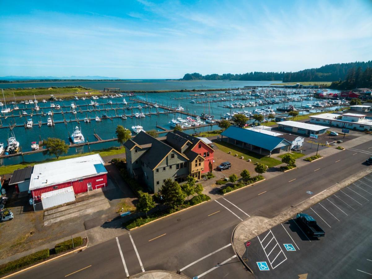 At The Helm Hotel Ilwaco Extérieur photo