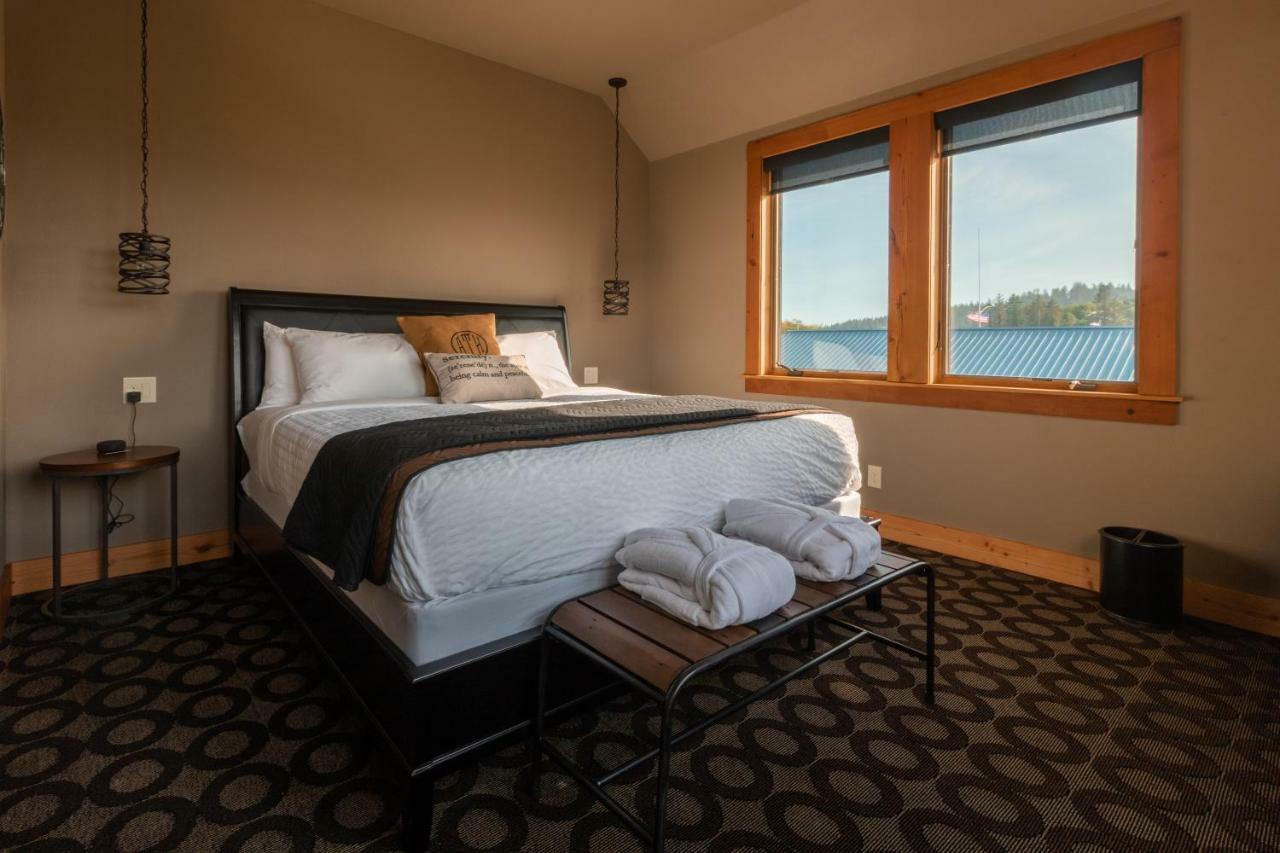 At The Helm Hotel Ilwaco Chambre photo