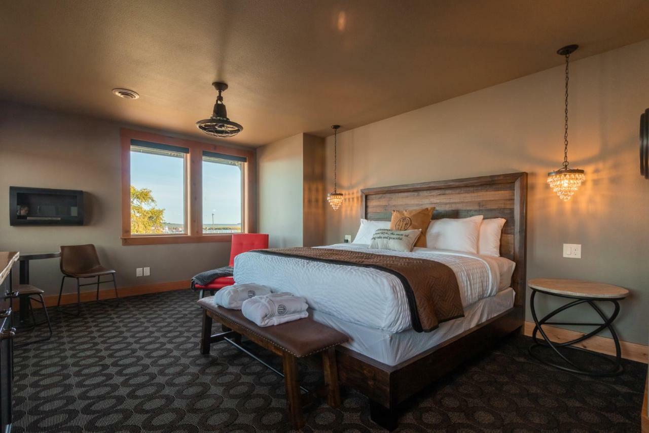At The Helm Hotel Ilwaco Chambre photo