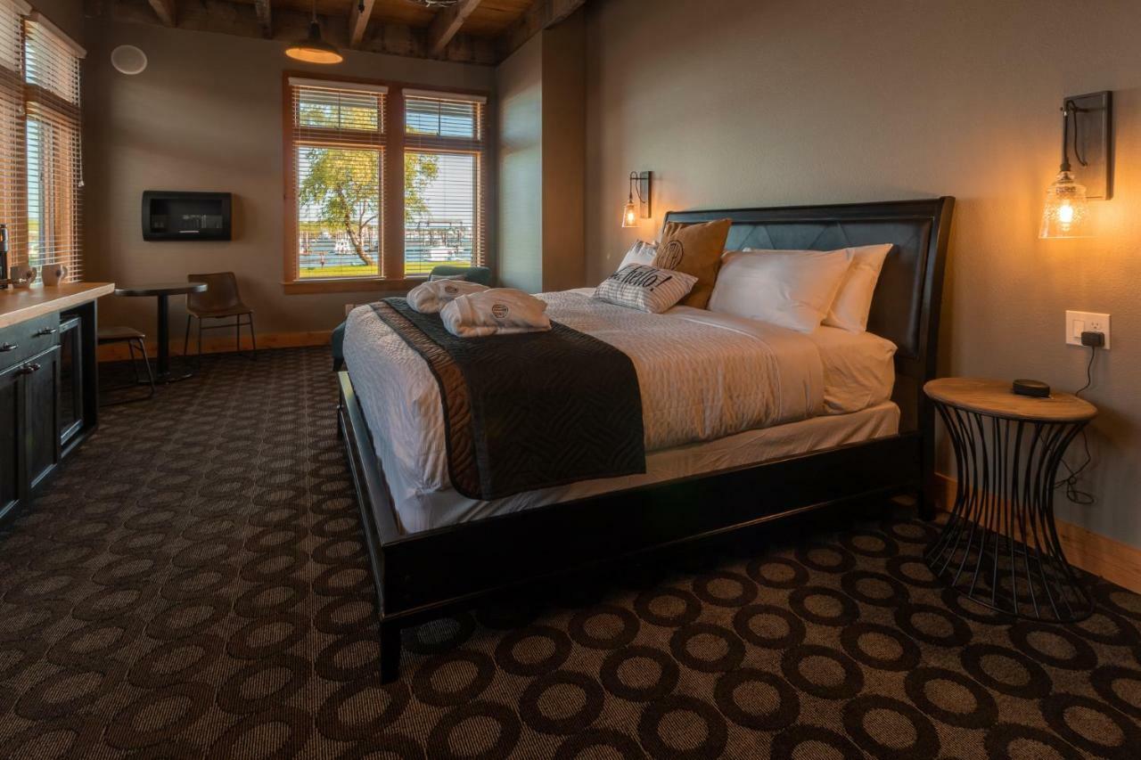 At The Helm Hotel Ilwaco Chambre photo